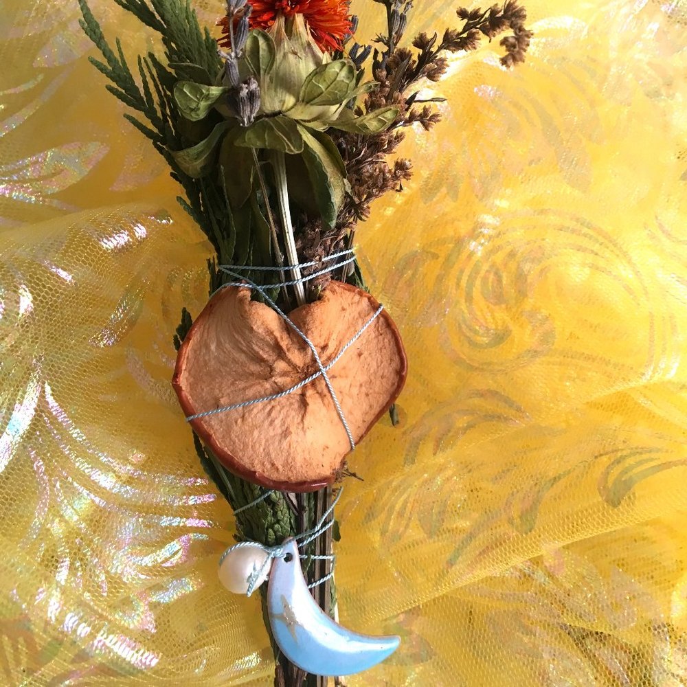 Apple Full Moon Wand- handmade botanical smudge wand/bouquet decor with lavender - Picture 2 of 5